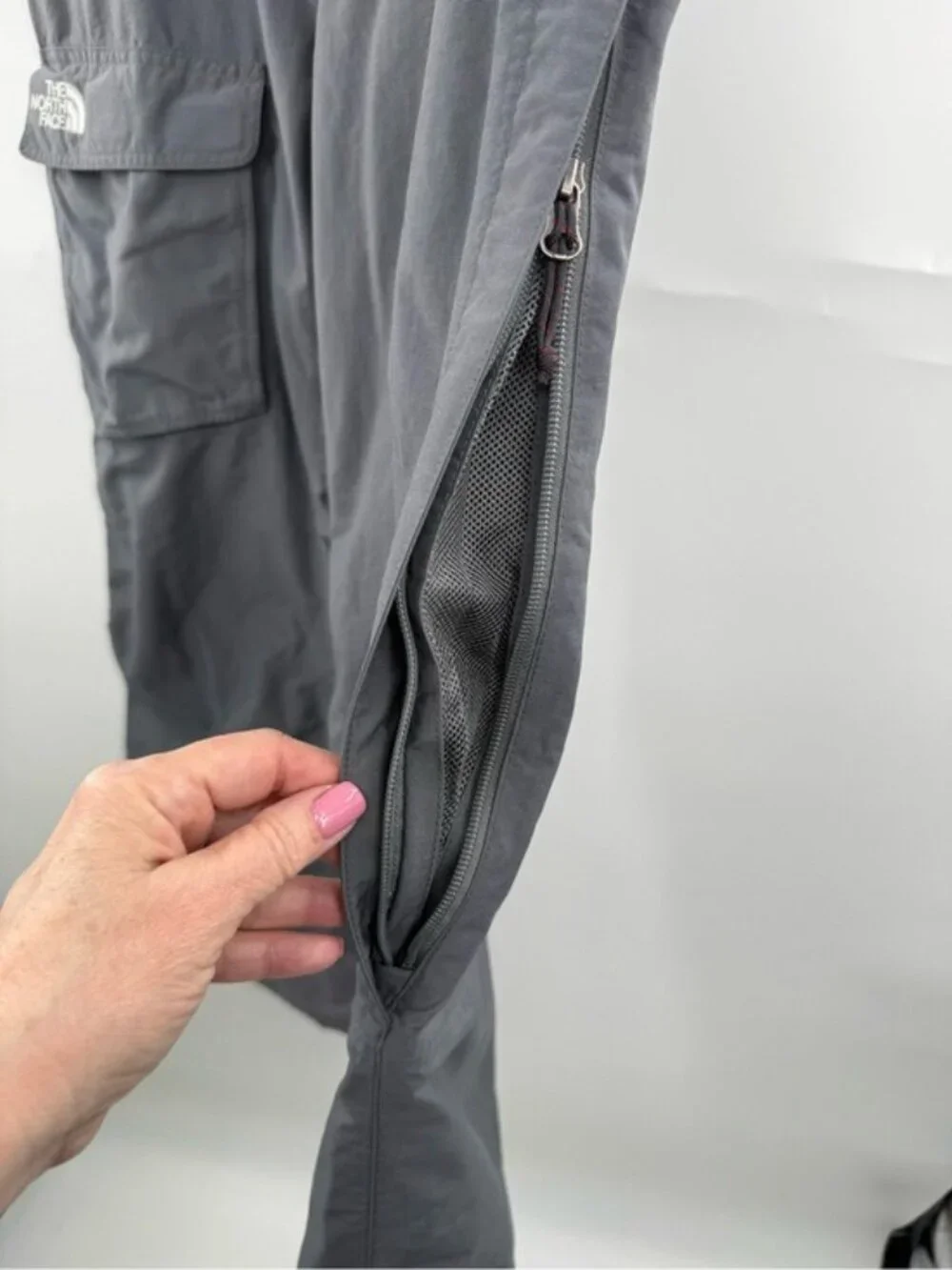 The North Face HyVent Ski Snowboard Pants Men’s Small Gray Waterproof Cargo
